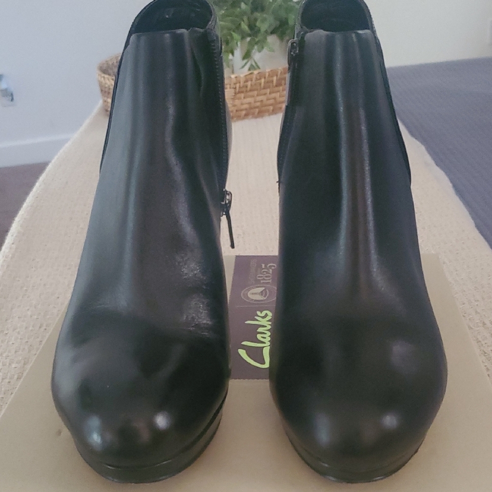 Clarks Women's Sleek Black Ankle Booties - Picture 2 of 5